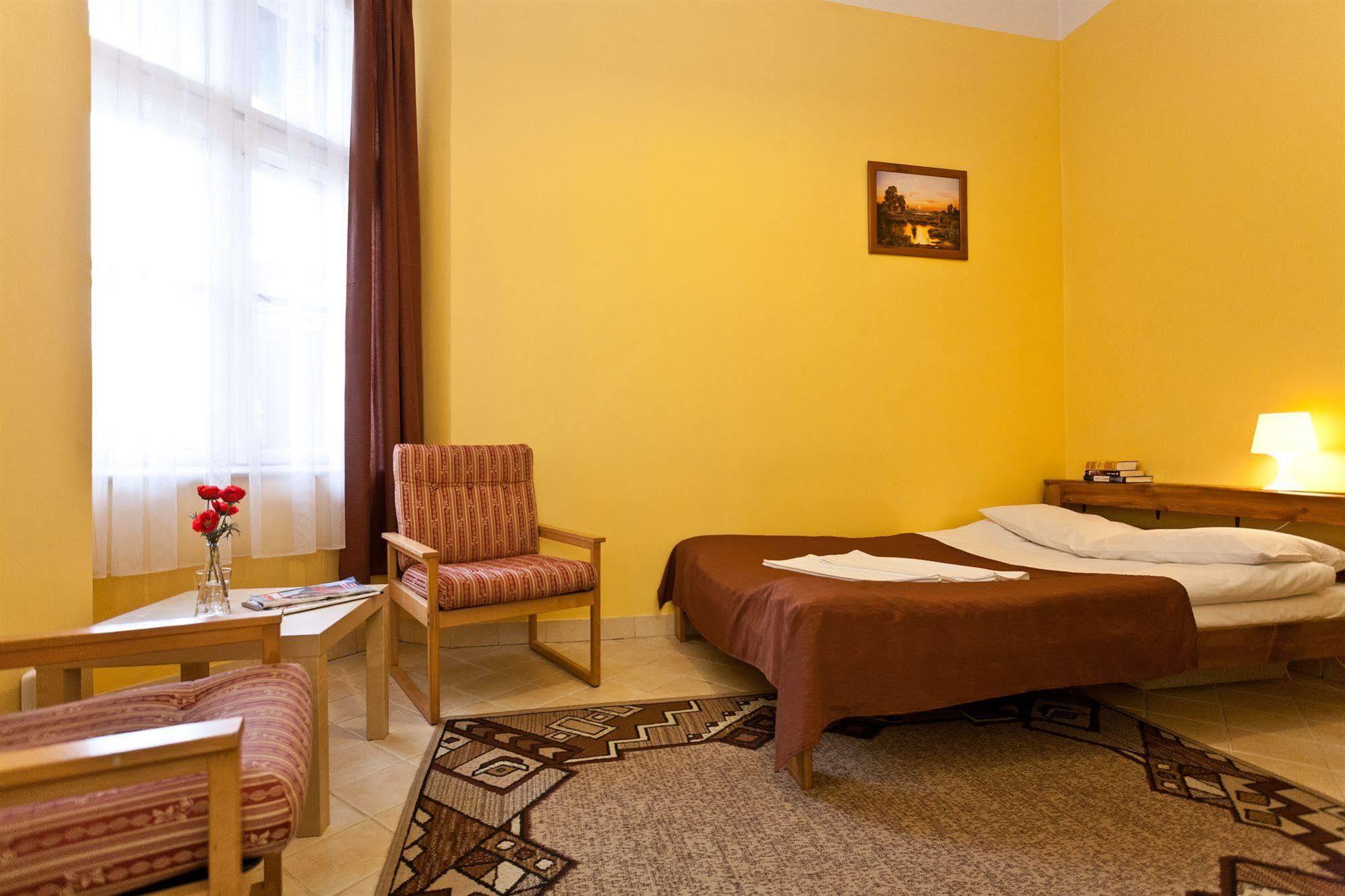 Enigma Hostel Krakow Bagian luar foto