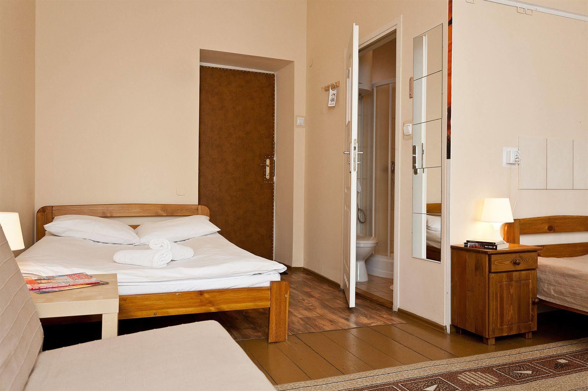 Enigma Hostel Krakow Bagian luar foto