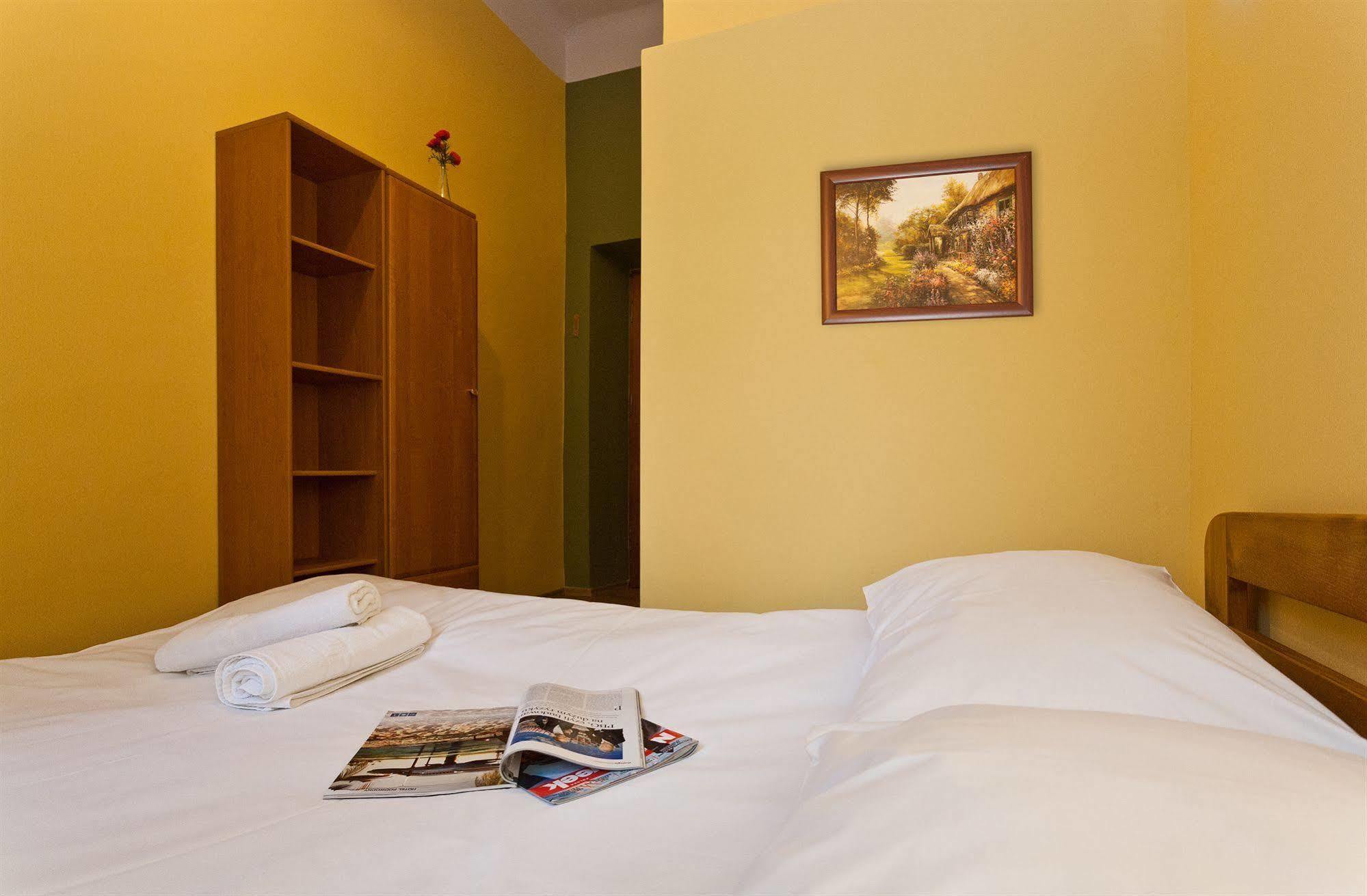 Enigma Hostel Krakow Bagian luar foto