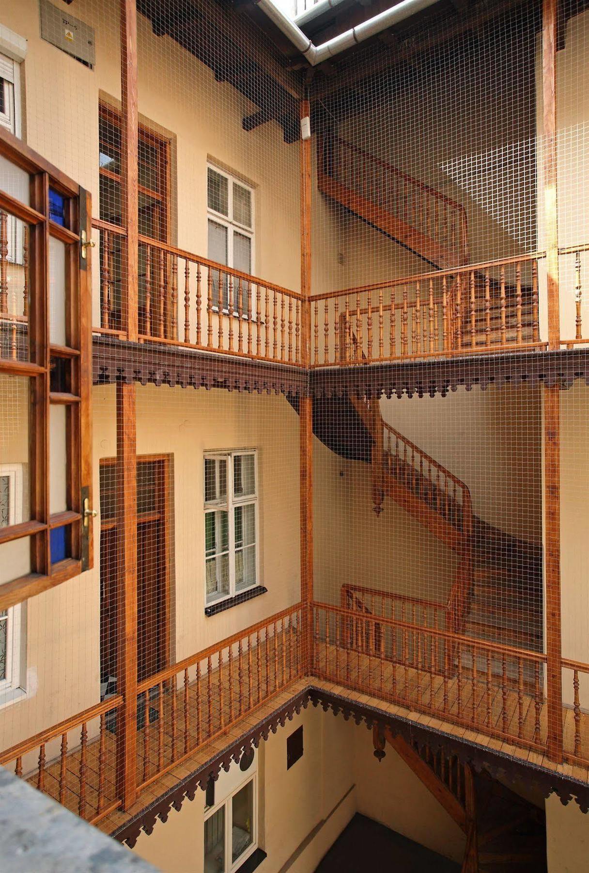 Enigma Hostel Krakow Bagian luar foto