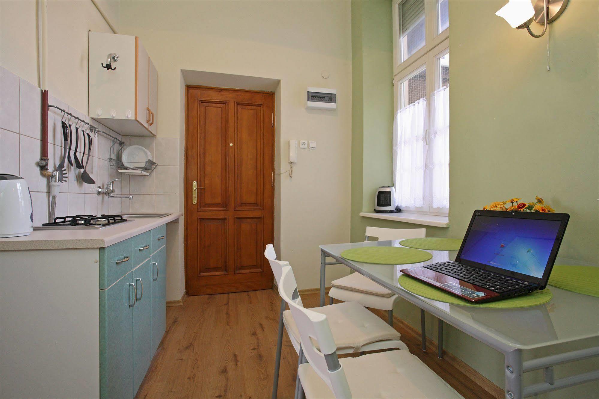Enigma Hostel Krakow Bagian luar foto