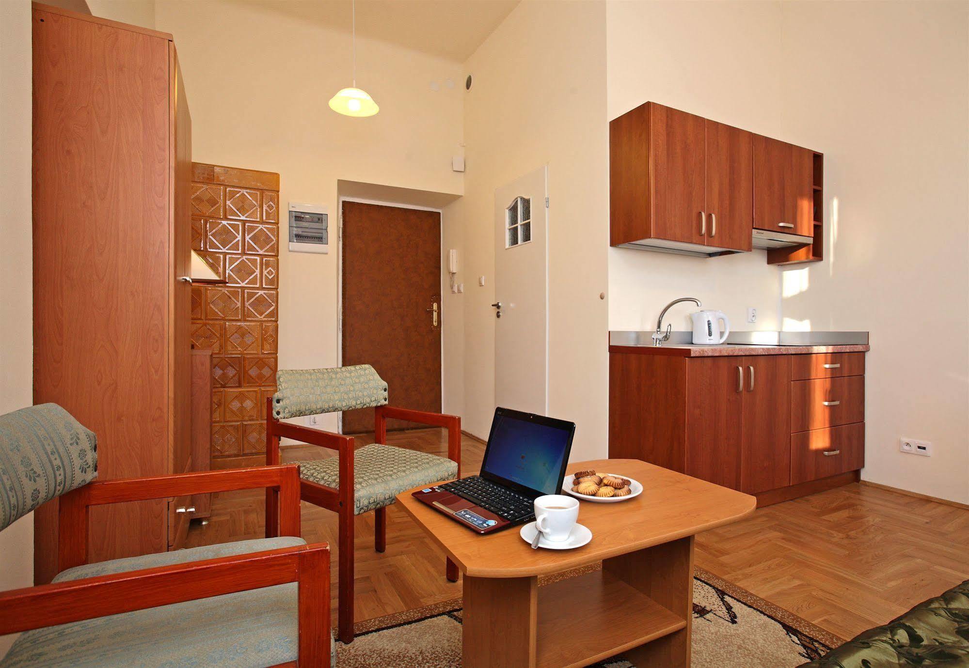 Enigma Hostel Krakow Bagian luar foto